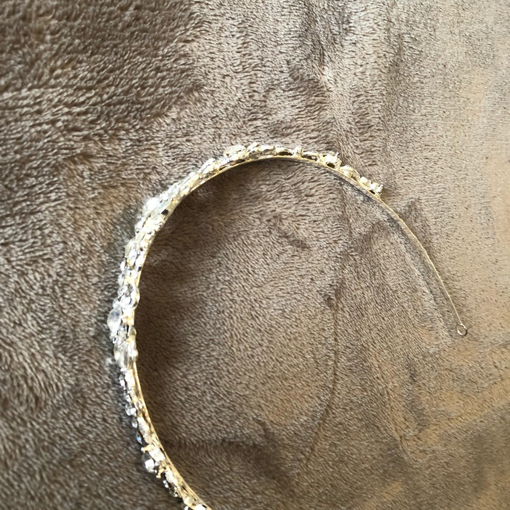 David’s Bridal diamond crown/Headband - Picture 4 of 8